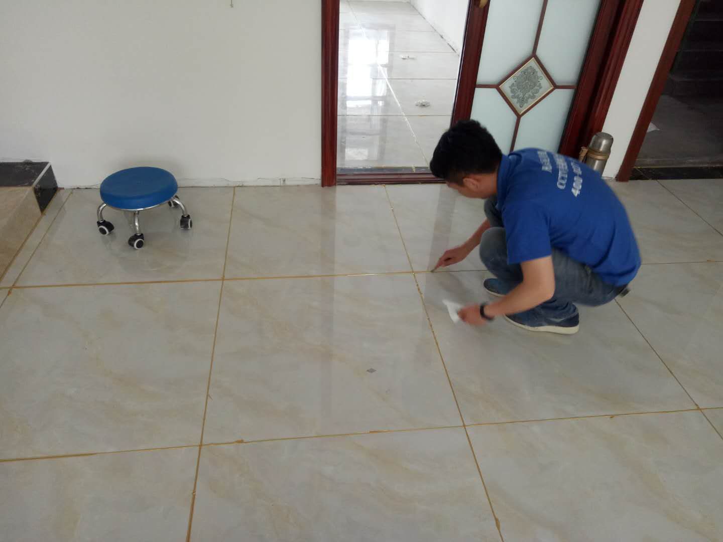 美縫劑施工能自己做嗎？裝修老師傅：掌握這4個步驟，能省幾千塊